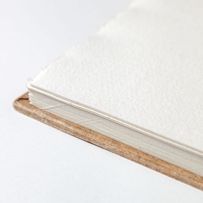 Скетчбук ручной работы KHADI в твердой обложке. Бумага 100% хлопок ROUGH 210 гр. Размер 13х32 см. 32 страницы.